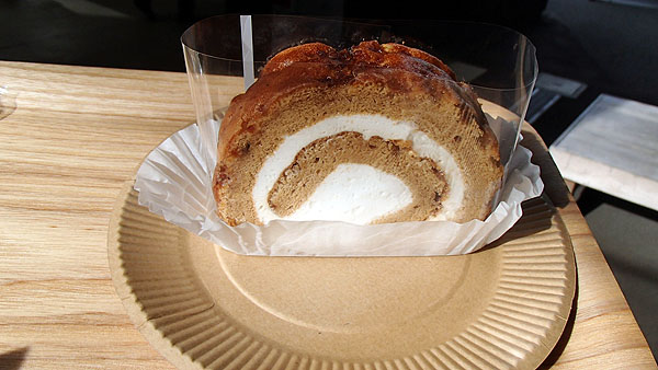 醤油ロールケーキ